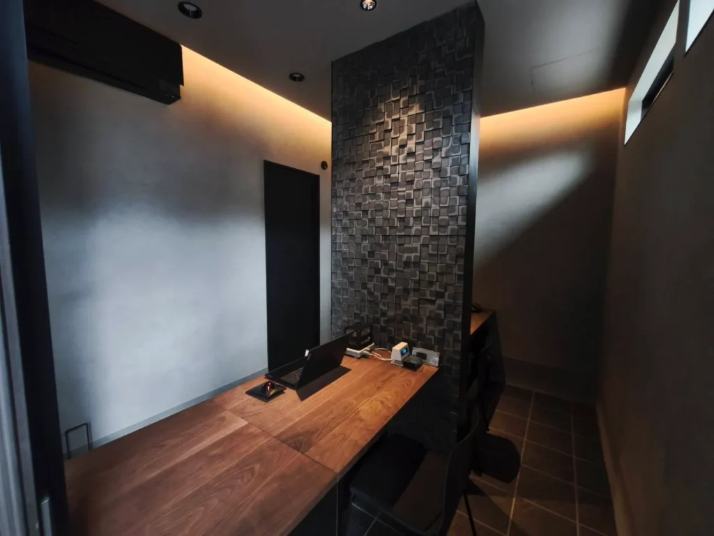 越谷市　質屋 Zucca　店内