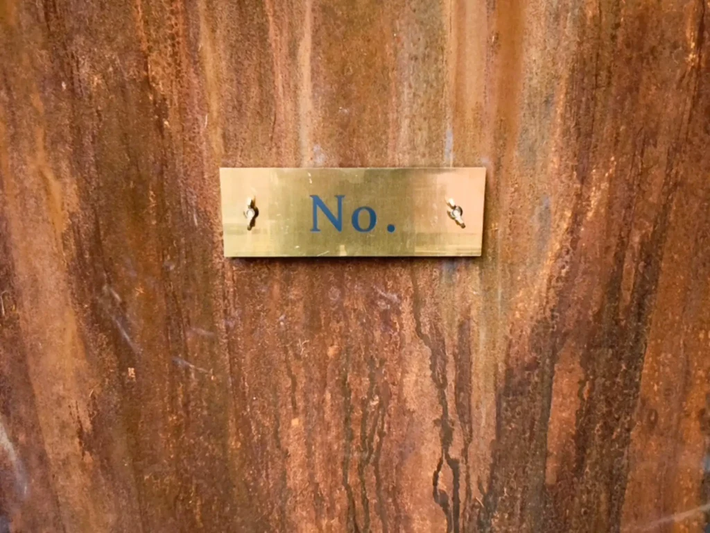 営業時間外は「No.」